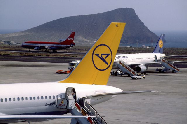 Boeing 757-200 (D-ABNL) - December 1993 at Tenerife Sur