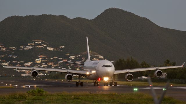 Airbus A340-300 —