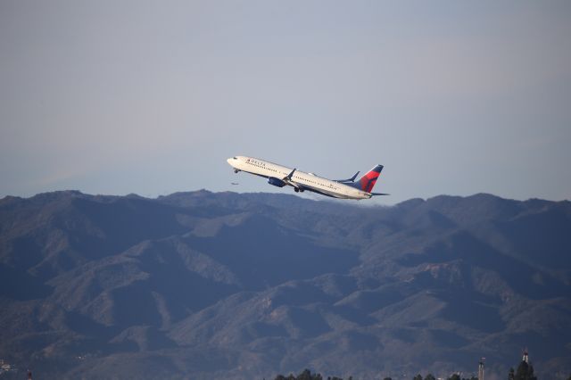 Boeing 737-900 (N876DN)