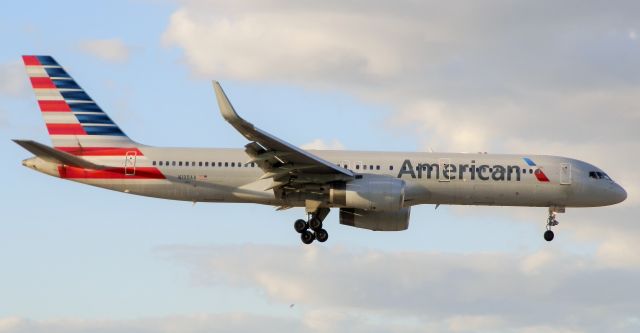 Boeing 757-200 (N198AA)