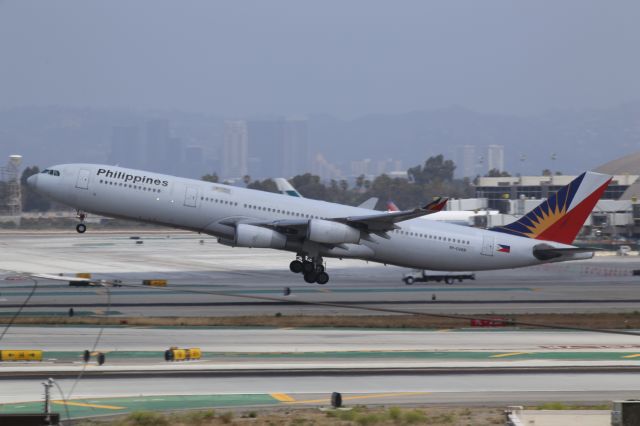 Airbus A340-300 (RP-C3431)