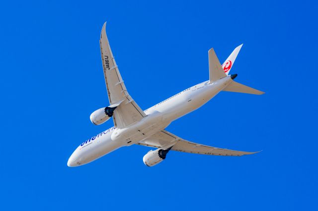 Boeing 787-9 Dreamliner (JA861J) - Japan Airlines 787-9 in Oneworld special livery taking off from DFW on 12/27/22. Taken with a Canon R7 and Tamron 70-200 G2 lens.