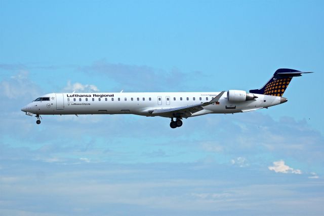 Canadair Regional Jet CRJ-900 (D-ACNJ)