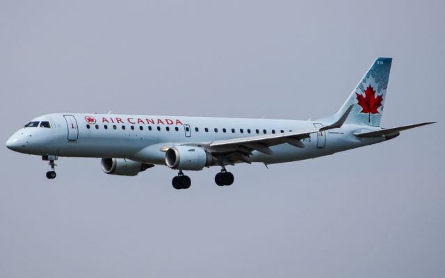 Embraer ERJ-190 (C-FHIS)