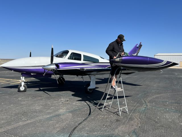 Cessna 310 (N77RG)
