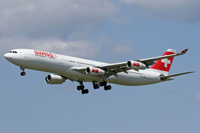 Airbus A340-300 (HB-JMM)