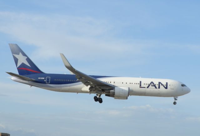 BOEING 767-300 (CC-CZW)