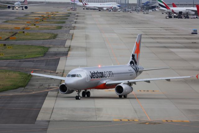 Airbus A320 (9V-JSL)
