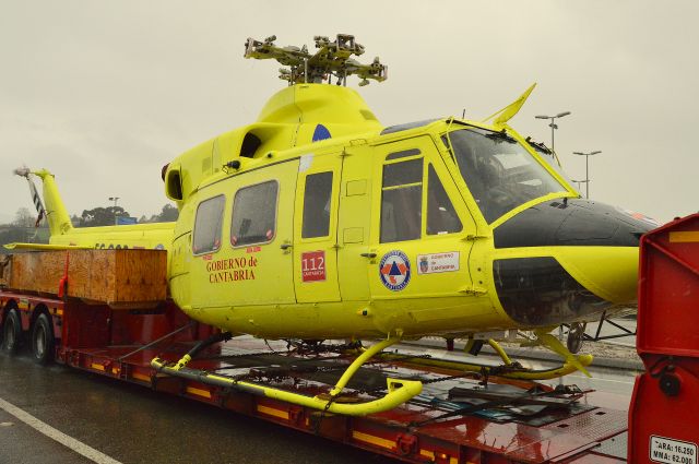 EC-GOP — - Traslado por carretera de este Bell 412hp desde el Aeropuerto Seve Ballesteros-Santander 