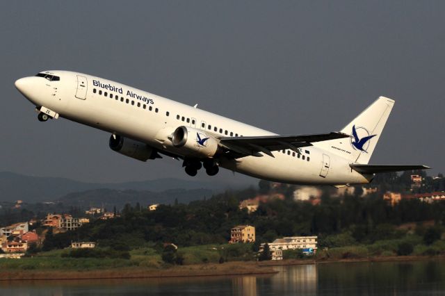 BOEING 737-400 (SX-TZE)