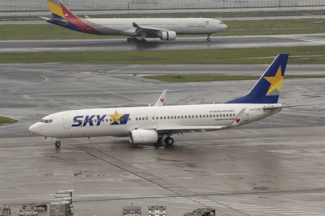Boeing 737-800 (JA737Q) - Taxi at Haneda Intl Airport on 2010/4/23