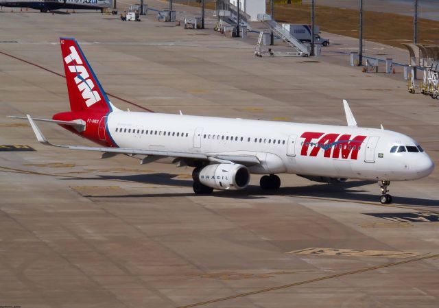 Airbus A321 (PT-MXO)
