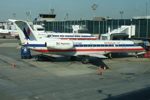 Embraer ERJ-135 (N737MW)
