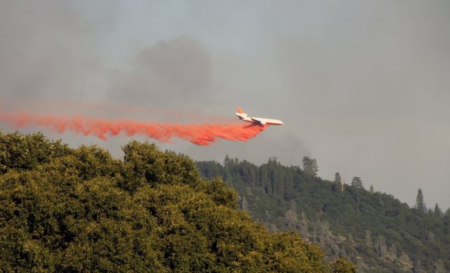 McDonnell Douglas DC-10 (N17085) - Tanker 911 paints the hillside with retardant while working the Robbers Fire just south of Iowa Hill.