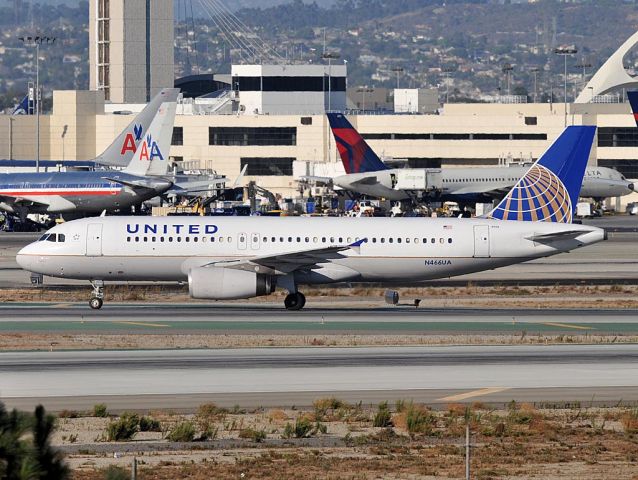 Airbus A320 (N466UA)