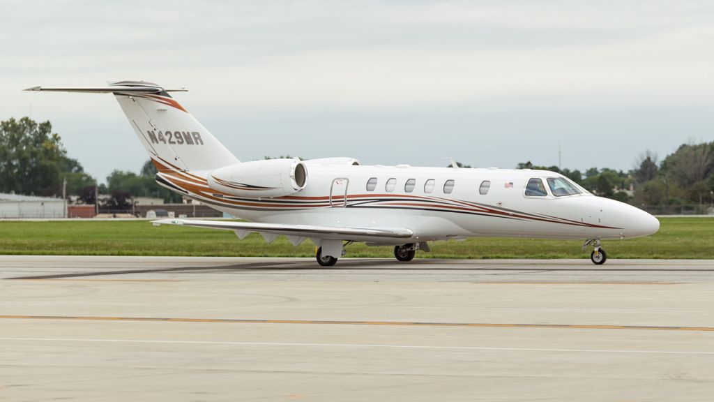 Cessna Citation CJ4 (N429MR) - A Cessna CJ4 (Reg# N429MR) taxis past headed to Atlantic Aviation. Photo taken with a Canon 1DMK4 an a Tamron 70-200 f/2.8 lens.
