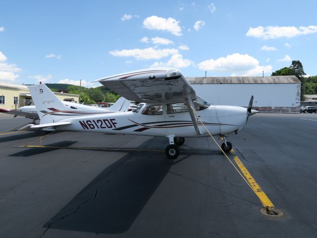 Cessna Skyhawk (N612DF) - Training fleet at Arrow Aviation (203) 744-5010 | Garmin 1000