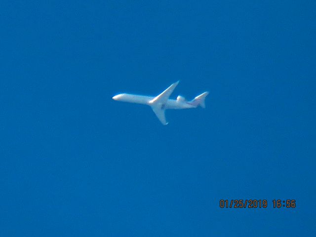 Canadair Regional Jet CRJ-700 (N750EV)