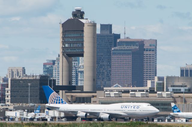 Boeing 747-400 (N180UA) - United stopping over from LHR during a ferry flight to SFO for a crew change. United only flies to SFO and ORD in the U.S. so this was a nice treat to see before they are retired. 