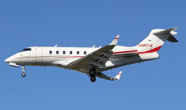 Bombardier Challenger 300 (N487JA)