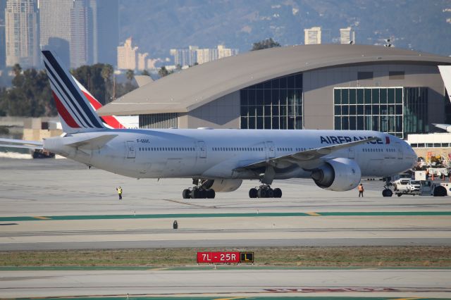 BOEING 777-300ER (F-GSQC)