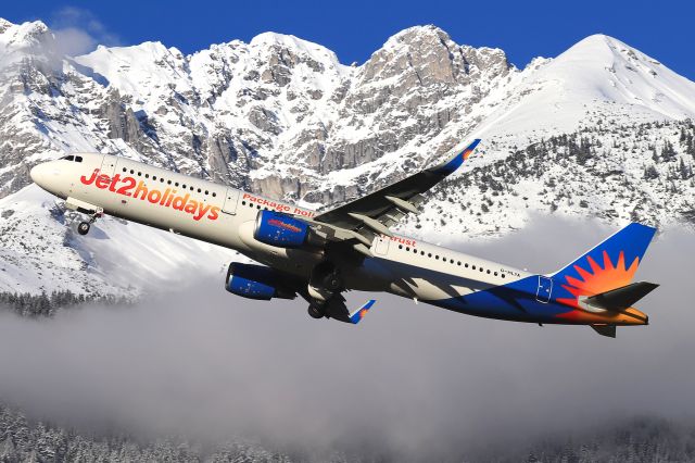 Airbus A321 (G-HLYA)