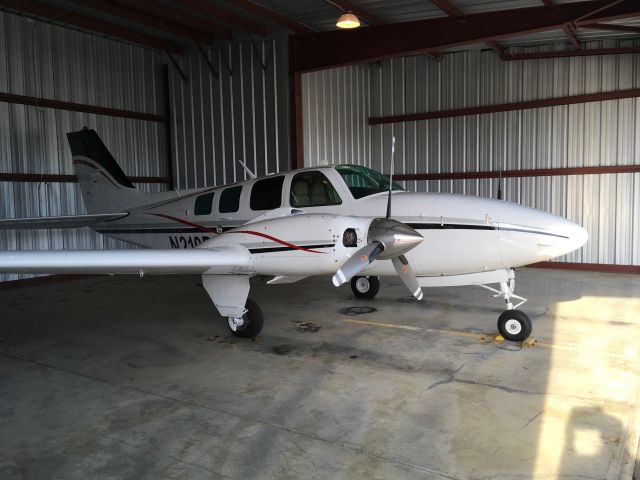 Beechcraft Baron (58) (N210DA)