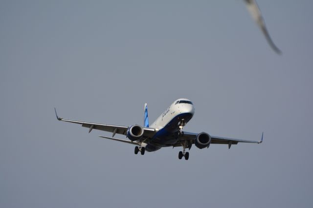 Embraer ERJ-190 (N187JB)