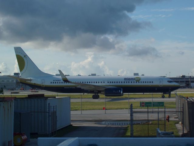 Boeing 737-800 (N740EH)