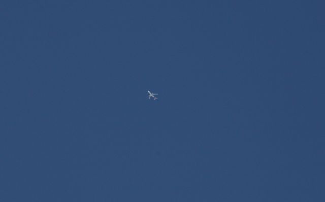 Boeing 747-400 (VH-OEF) - Qantas Flight 28 Santiago - Sydney passes over Invercargill New Zealand at 38000ft at 926kmh.