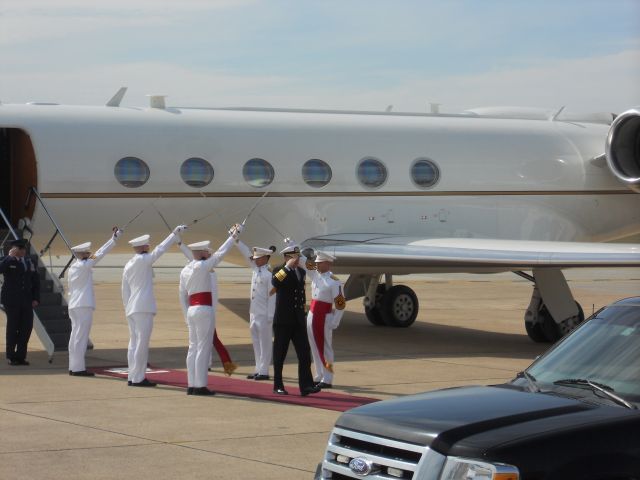 Gulfstream Aerospace Gulfstream V (N70401) - Vice Chairman of the Joint Chiefs of Staff arrives in his G5 at Easterwood Field with the Texas A&M Ross Volunteers Honor Guard.