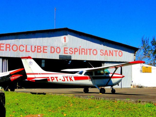 Cessna Skyhawk (PT-JTK) - CESSNA 172 (BUILT IN 1978) IN VILA VELHA-ES, BRAZIL.