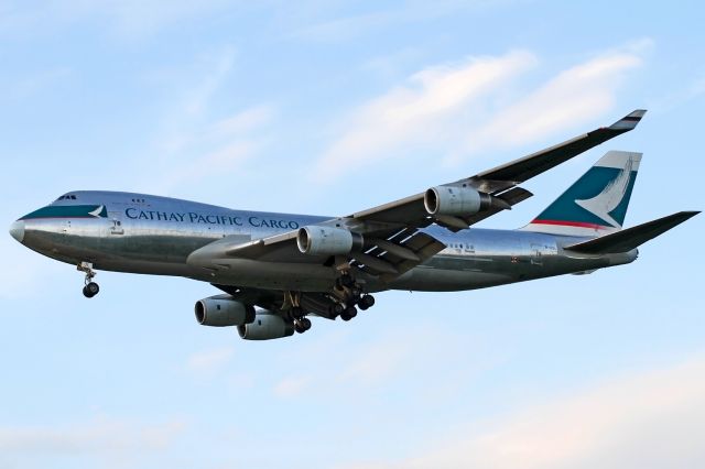 Boeing 747-400 (B-HUL) - Metallic look 2011