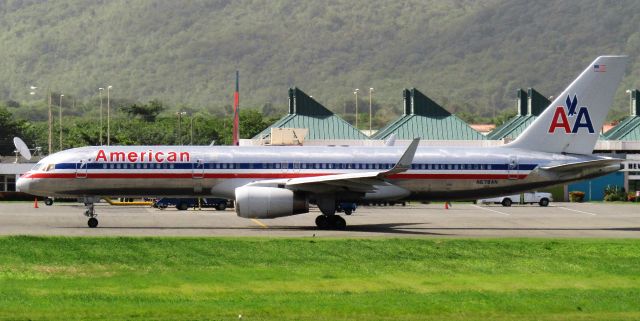 Boeing 757-200 (N678AN)