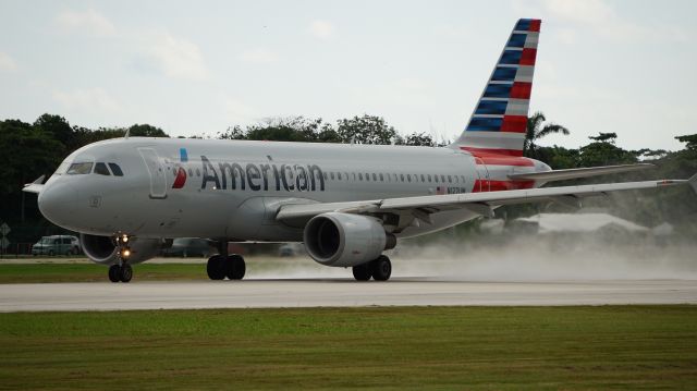 Airbus A319 (N127UW)