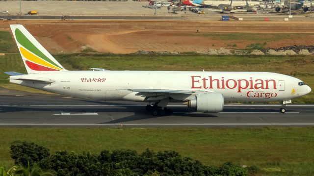 Boeing 777-200 (ET-APS)