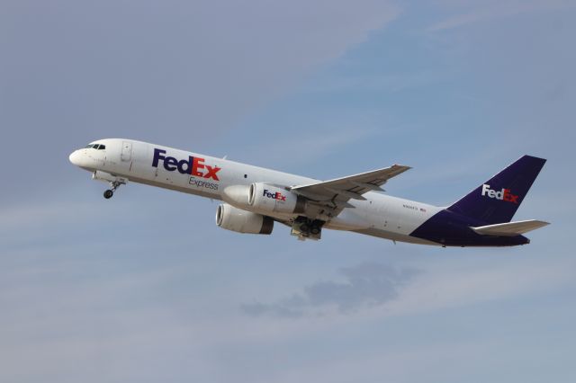 Boeing 757-200 (N966FD)