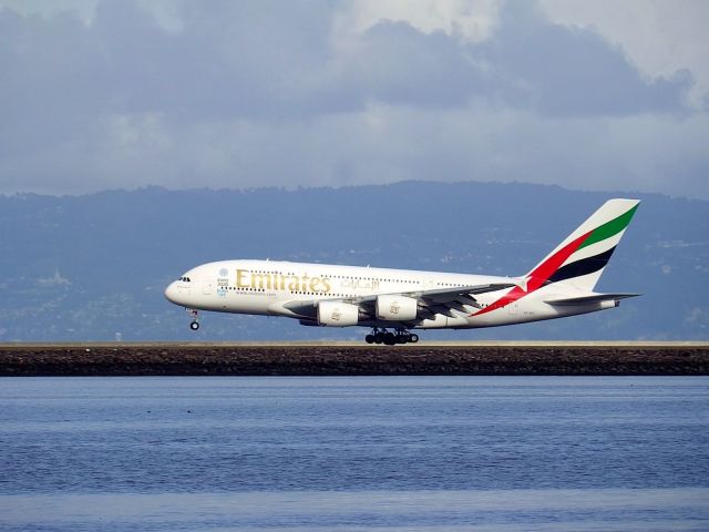 Airbus A380-800 (A6-EEF)