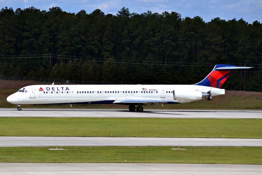 McDonnell Douglas MD-88 (N958DL)