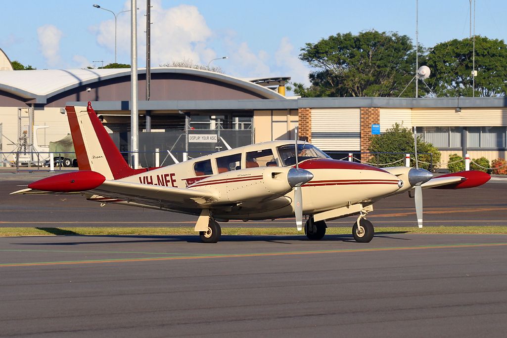 Piper PA-30 Twin Comanche (VH-NEE)