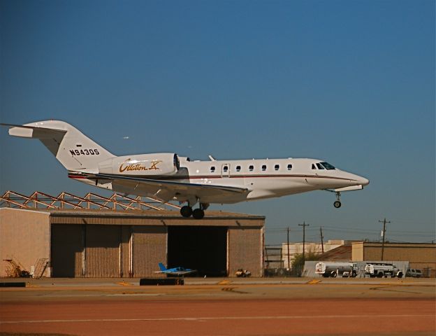 Cessna Citation X (N943QS) - NetJets Citation 10 landing runway 4 on a Sunday afternoon.