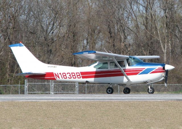 Cessna Skylane (N183BB) - Taking off from runway 14 at the Downtown Shreveport airport.