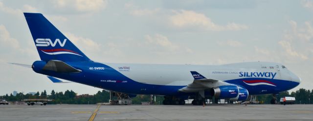 Boeing 747-200 (4K-SW800) - Un gigante de los aires en mi patio. (Bucharest International Airport)