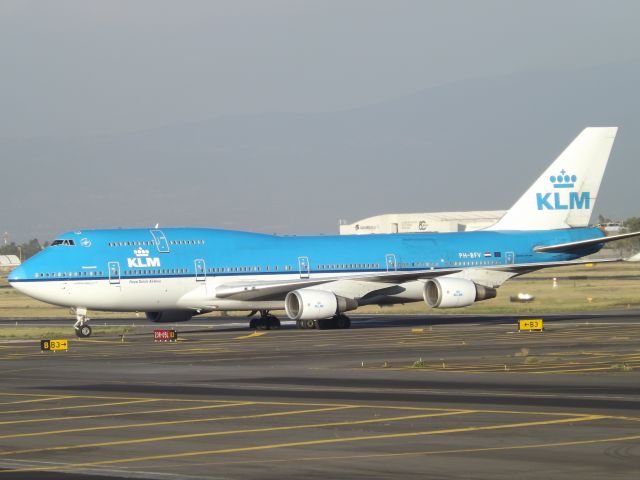 Boeing 747-400 (PH-BFV)