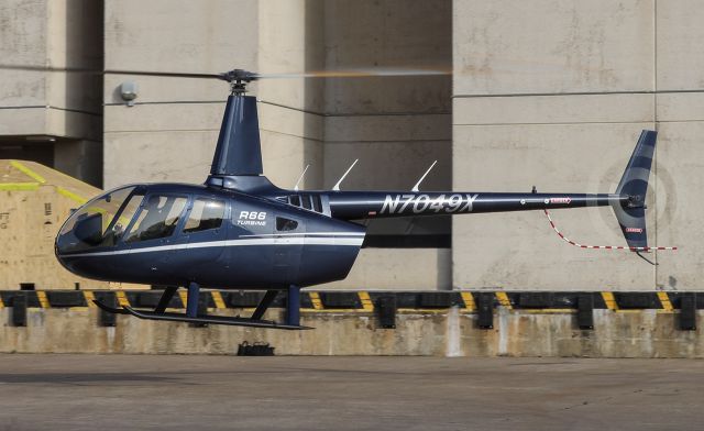 Robinson R-66 (N7049X)