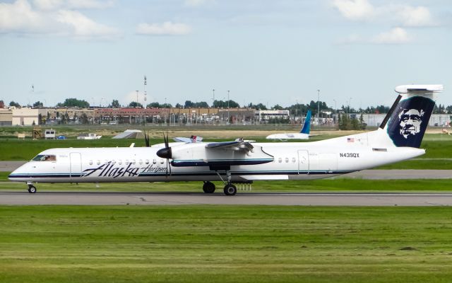 de Havilland Dash 8-400 (N439QX)