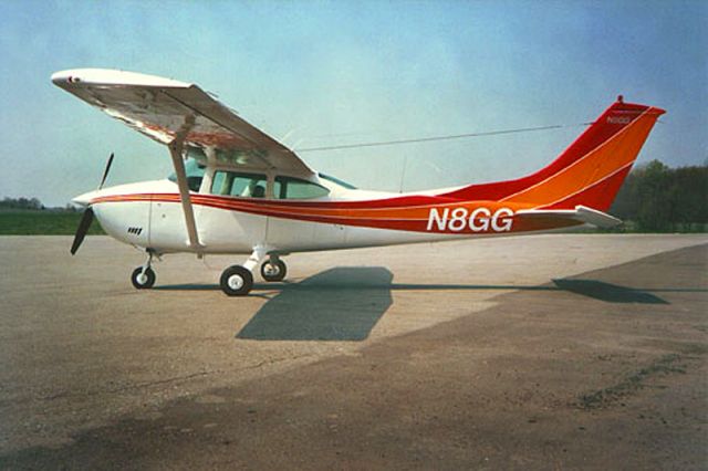 Cessna Skylane (N8GG) - DESIGNED BY OWNER GARY GLADSTONE, PAINTED 1991 at SWF. Painted the month FAA regs allowed small N numbers. Left paint shop with 12" peel-off numbers to comply temporarily. Permanent small N-numbers under tail strobe.