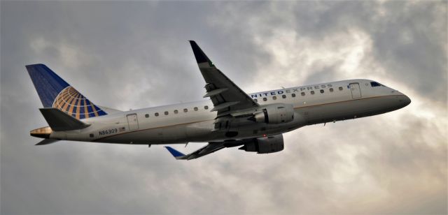 Embraer 170/175 (N86309)