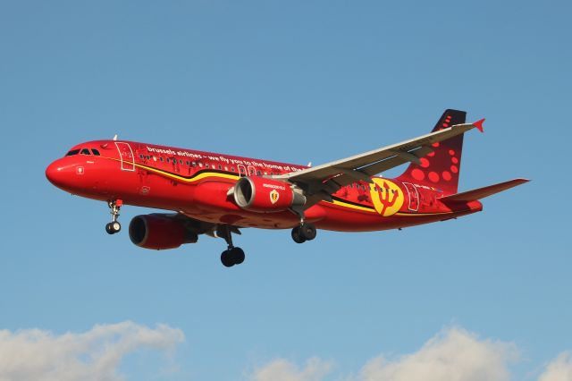 OO-SNA — - Nom "TRIDENT".br /OO-SNA aux couleurs des "Red Devils" équipe de foot nationale Belge.br /Aéroport de Bruxelles / Zaventem (BRU/EBBR).br /Piste (25L), atterrissage en provenance de Londres / Angleterre, vol n° SN2094.br /"Appareil photo" Canon EOS 760D.br /Date 16/02/2018 @ 13h31.