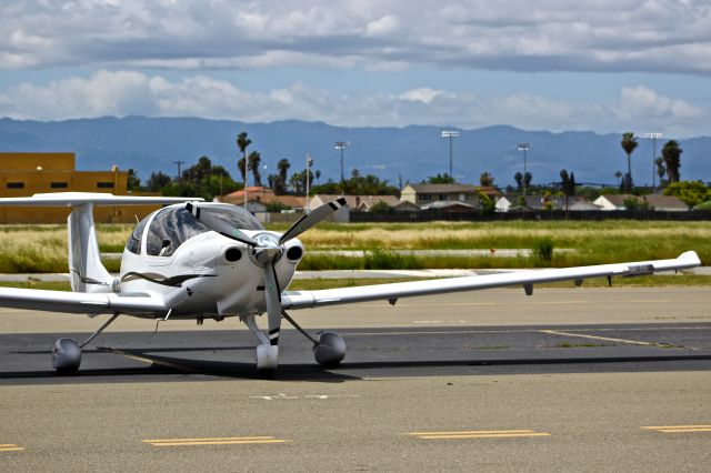 Diamond Star (N858DT) - Sleek looking Diamond Star 40 parked on the ramp moments before start up at Reid Hillview Airport, San Jose, CA.